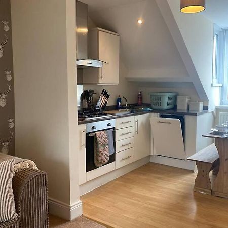 Upper 2 Bedroom Apartment In The Heart Of Jesmond นิวคาสเซิล อะพอน ไทน์ ภายนอก รูปภาพ